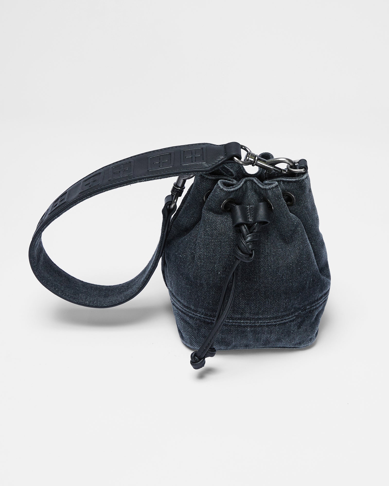 BOX CROSS BUCKET BAG ANGST