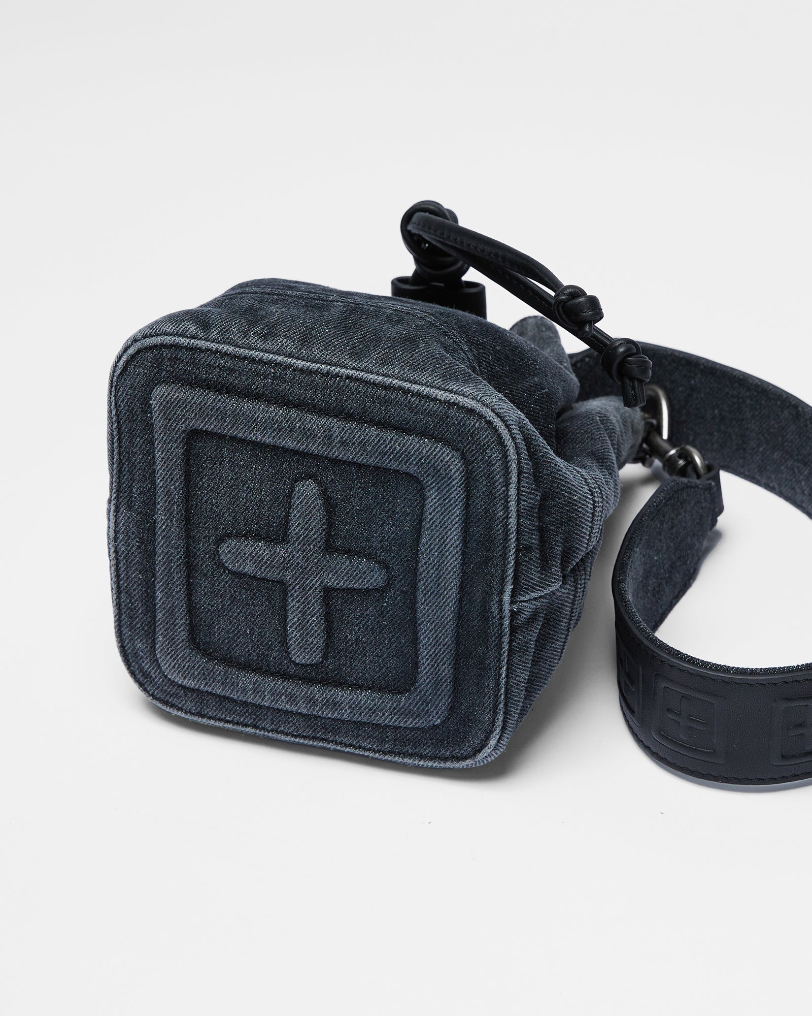 BOX CROSS BUCKET BAG ANGST - Image 4