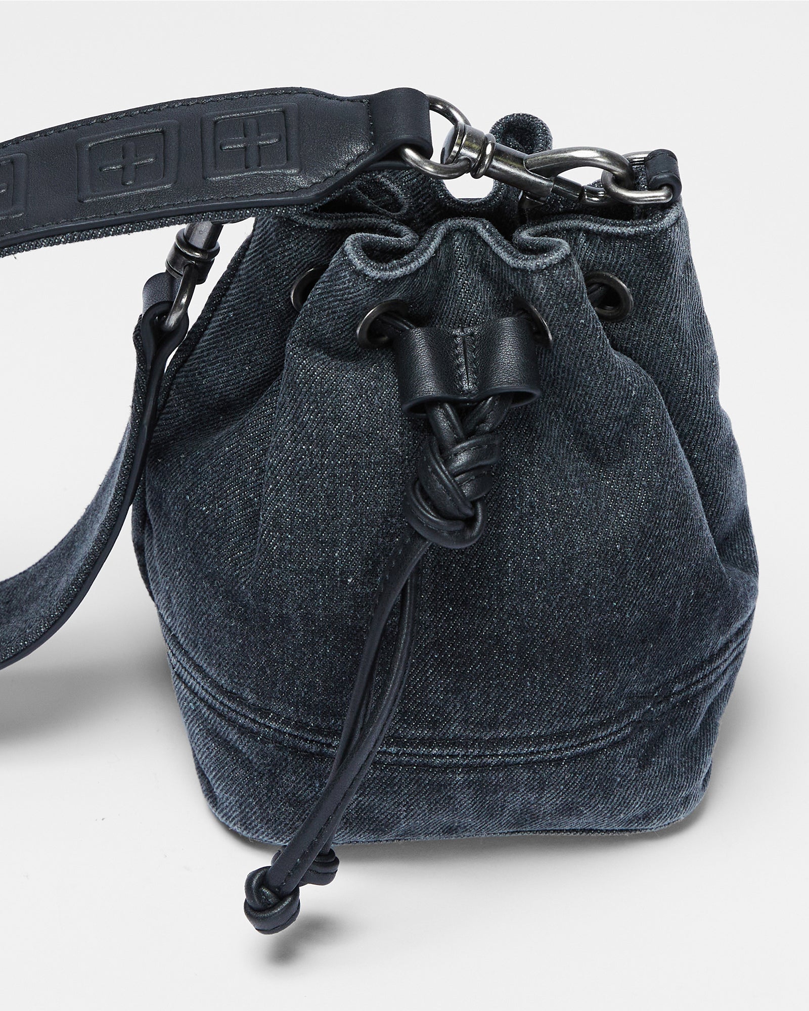 BOX CROSS BUCKET BAG ANGST - Image 6