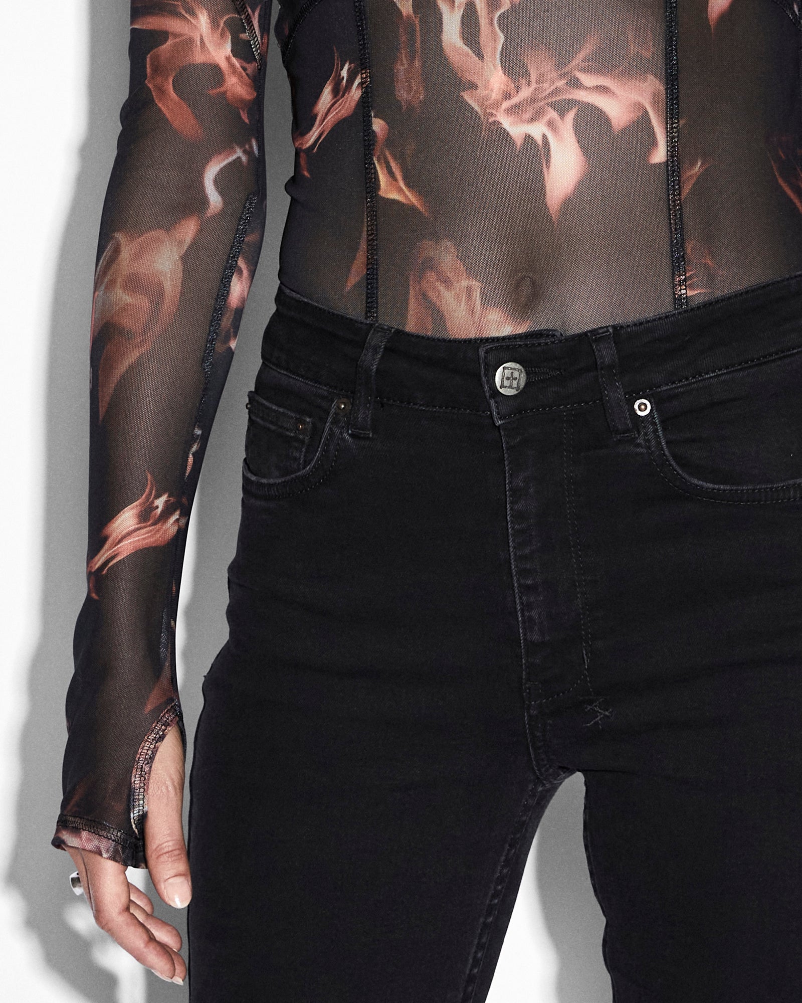 VOID MESH LS TOP CONSUMED - Image 8