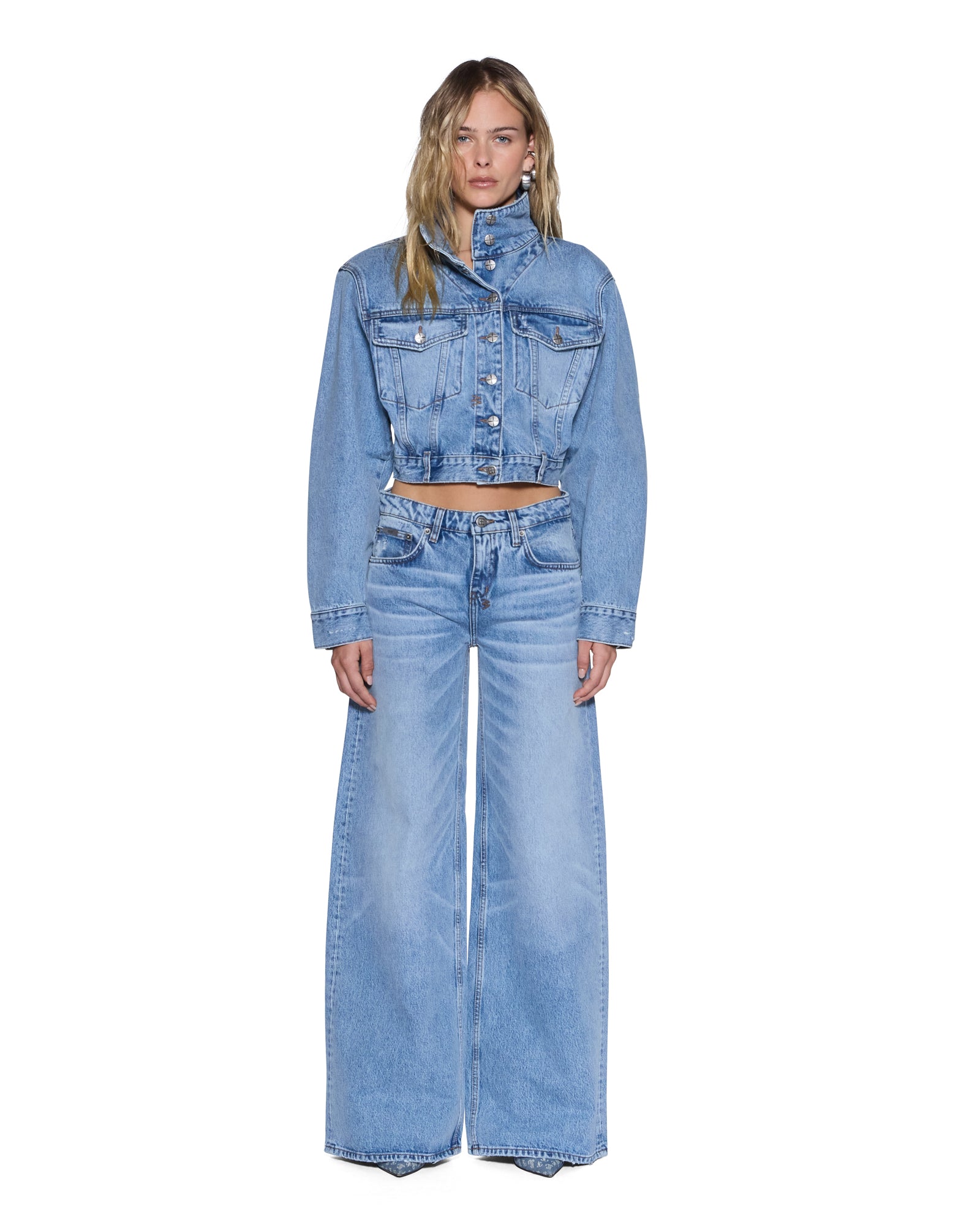 JACKET_HEADLINE_907_2048x.jpg