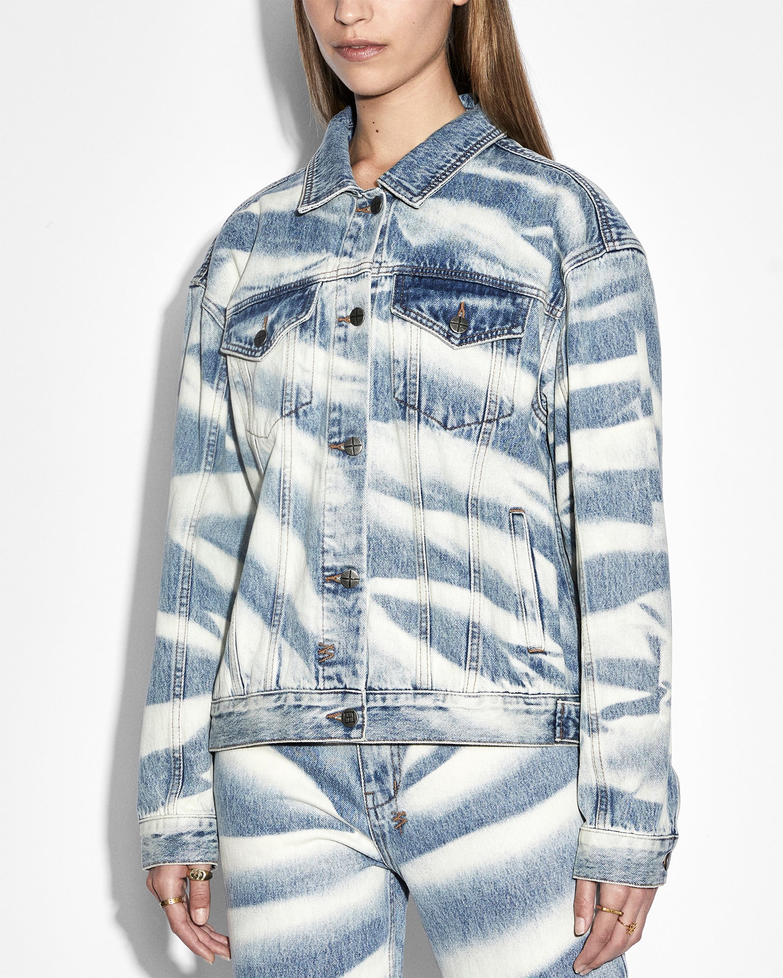 JACKET_OVERSIZED_STROKES_750_2048x.jpg
