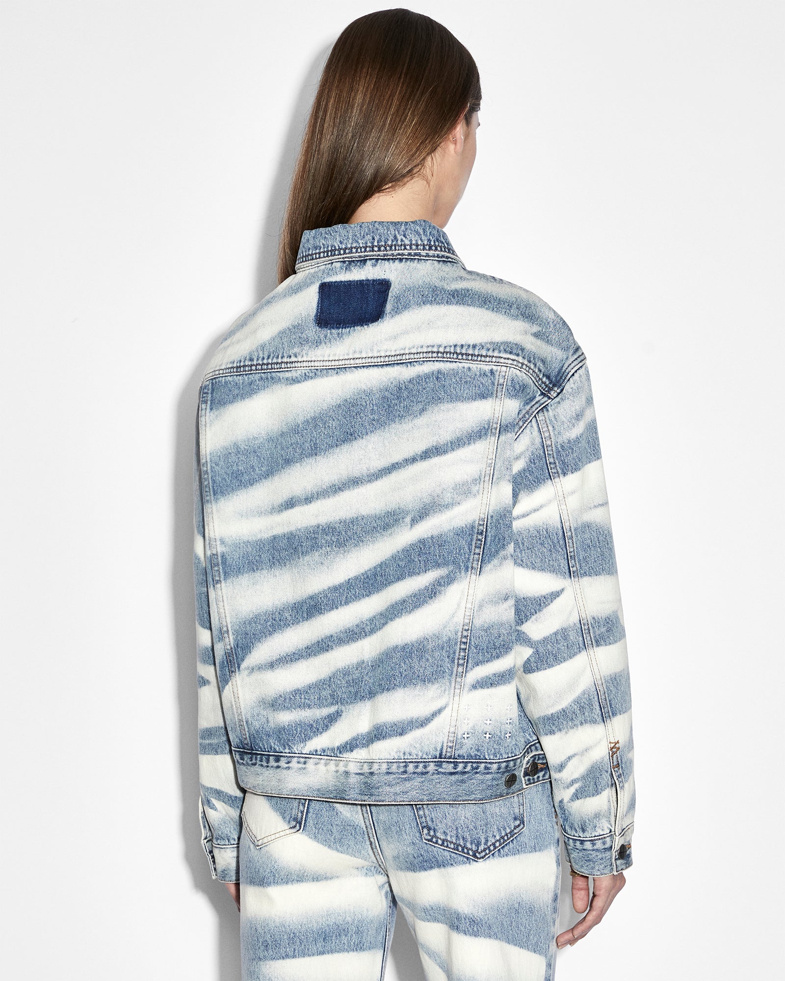 JACKET_OVERSIZED_STROKES_780_2048x.jpg
