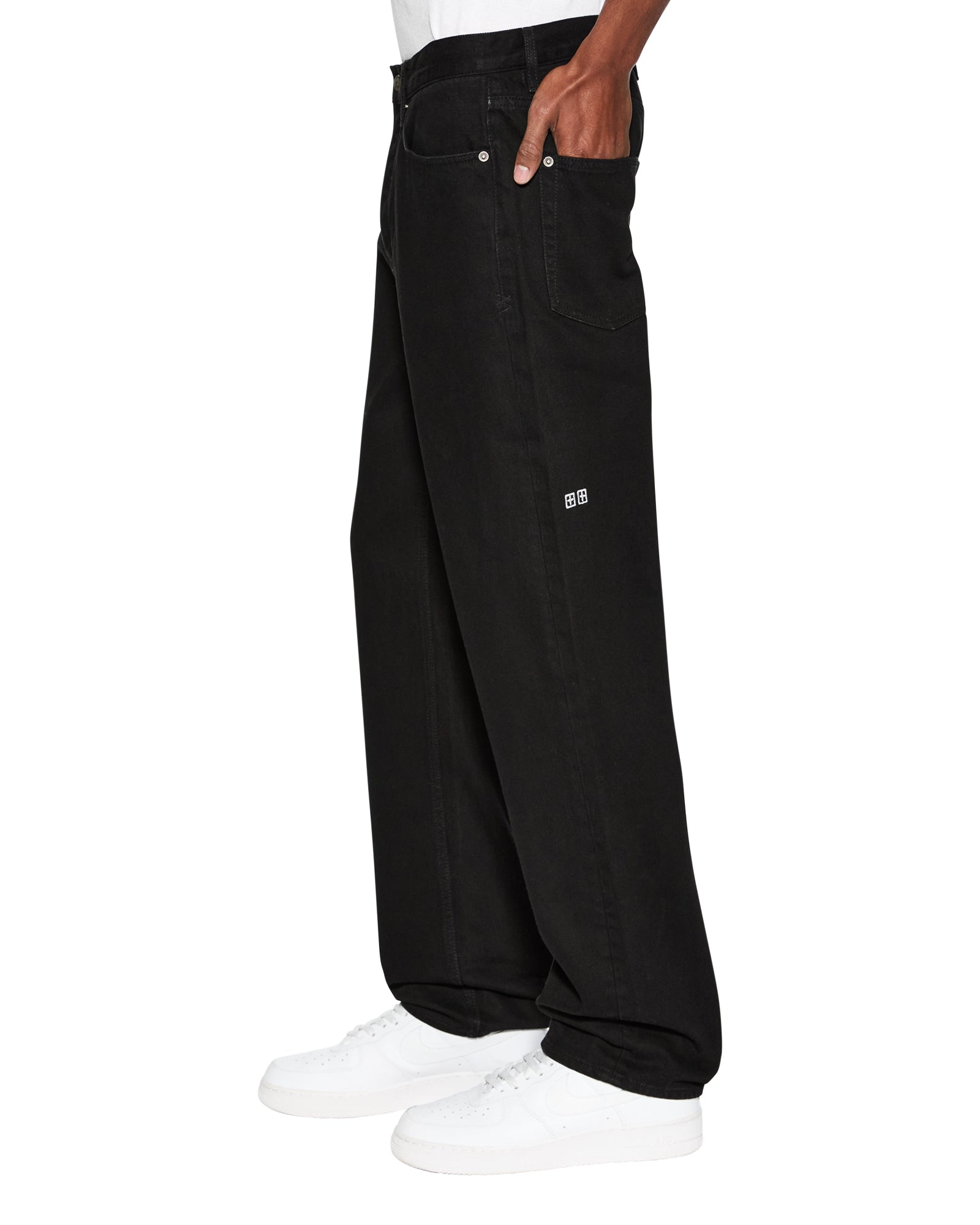 JEANS_ANTIKBLACKOUT_504_2048x.jpg