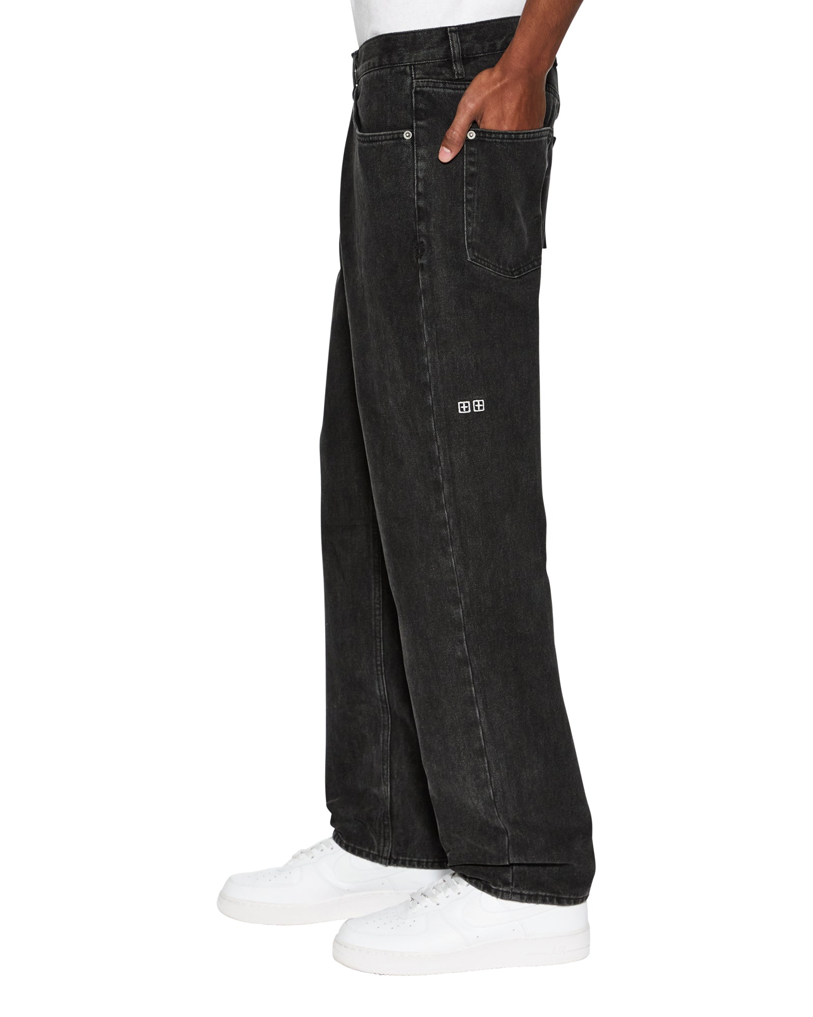 JEANS_ANTIKNOIR_568_2048x.jpg