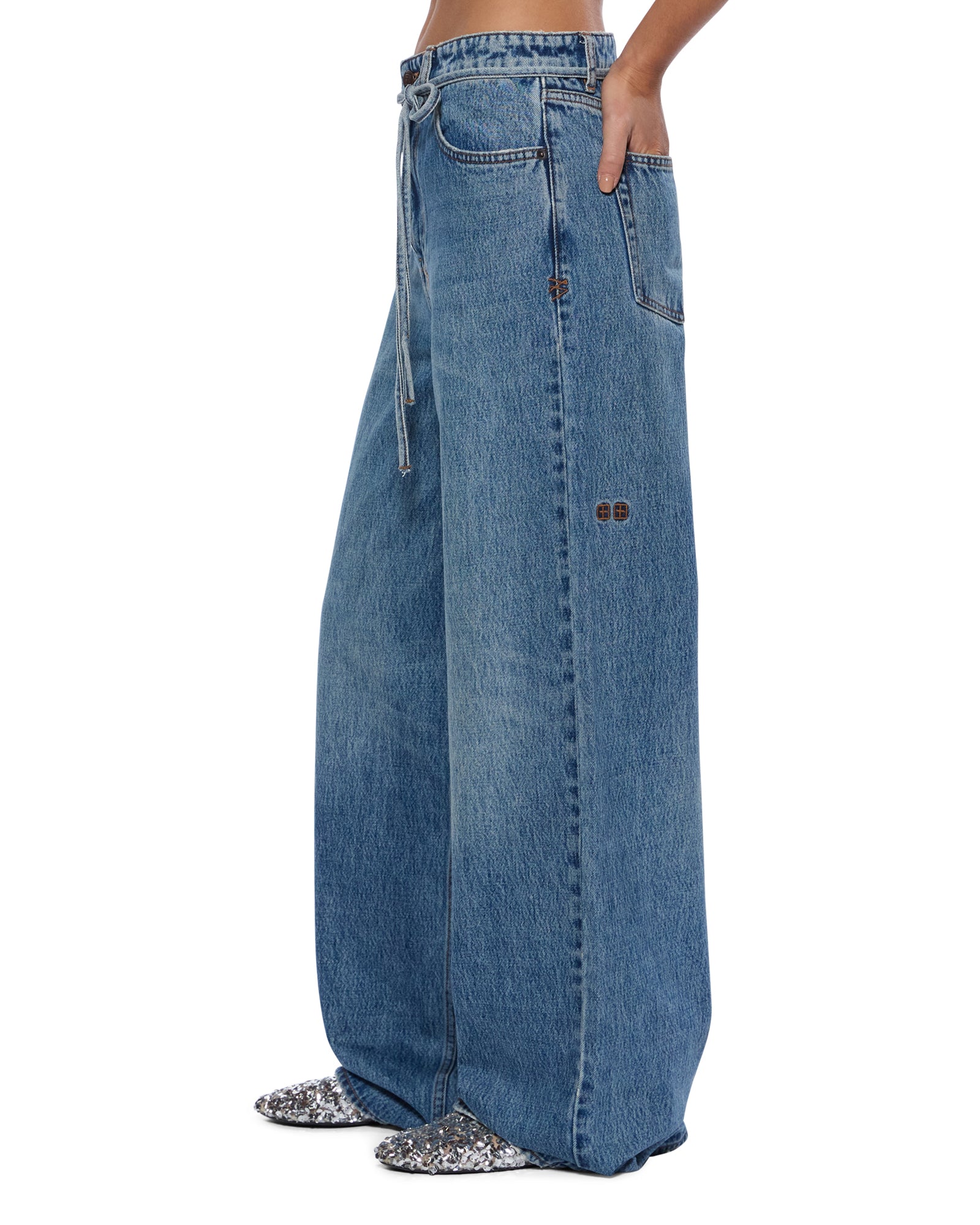 JEANS_BAGGYJEANRELIK_089_2048x.jpg