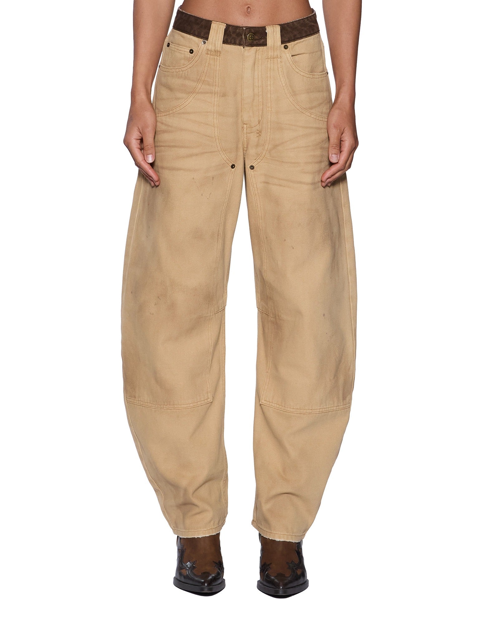 JEANS_BARRELJEANCARPENTERJEANSIERRATAN_0802_09f6fb4b-dddb-438c-b2de-a7114f497d87_2048x.jpg