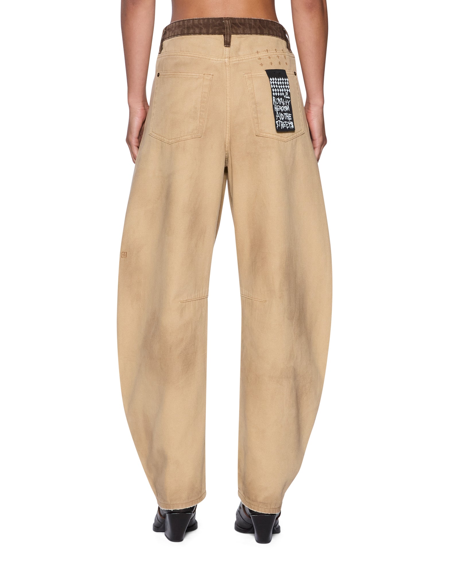 JEANS_BARRELJEANCARPENTERJEANSIERRATAN_084_2048x.jpg