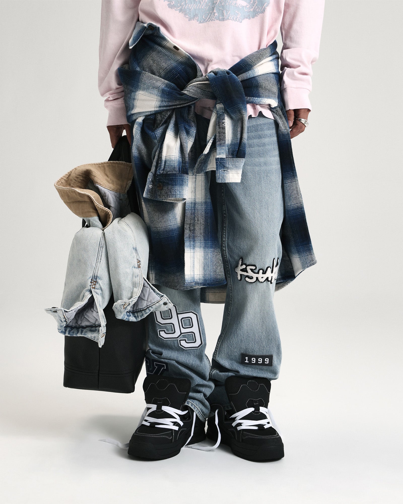 JEANS_BRONKOSTRIKERPATCHED_239_52c43542-3028-41b9-a741-8d1852cf7961_2048x.jpg