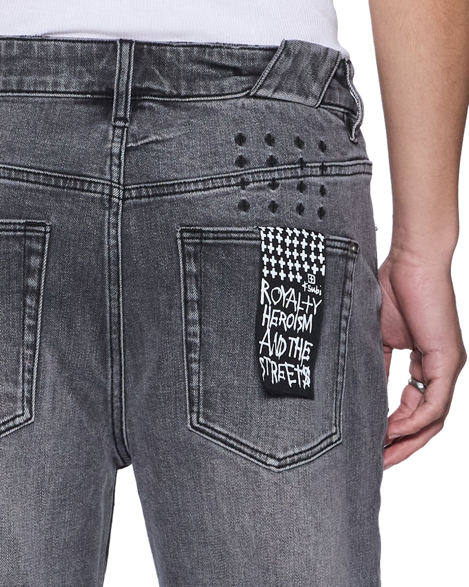 JEANS_CHITCHSINNERSFALLEN_7271_2048x.jpg