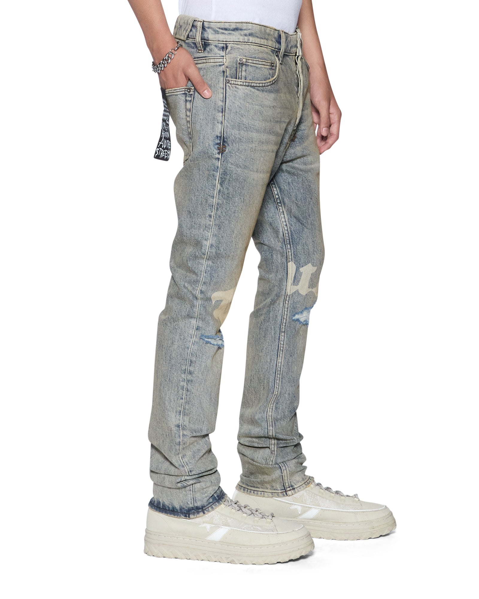 JEANS_CHITCHSTATUREBLUETRAHEDIDOLS_495_2048x.jpg