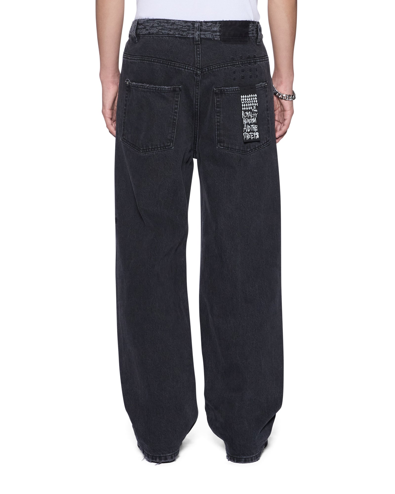 JEANS_MAXXASHERBLACKTRASHED_083_2048x.jpg