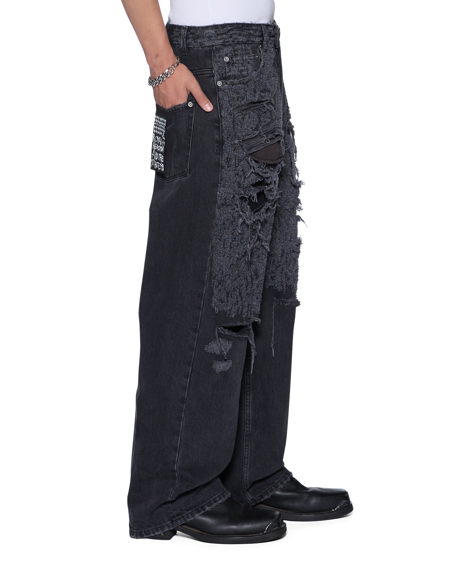 JEANS_MAXXASHERBLACKTRASHED_091_2048x.jpg
