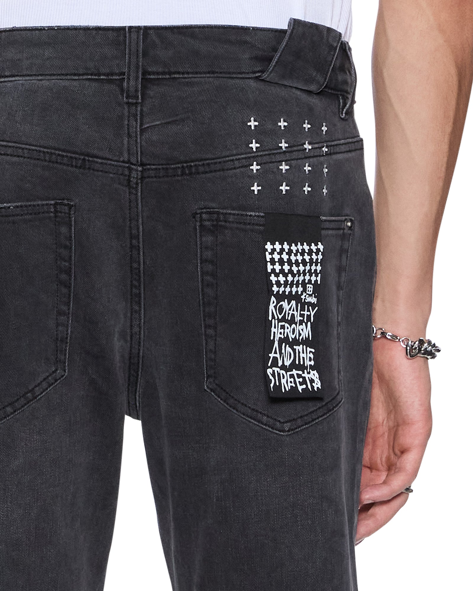 JEAN_CHITCH_POWDERGREY_OUTFIELD_535_2048x.jpg