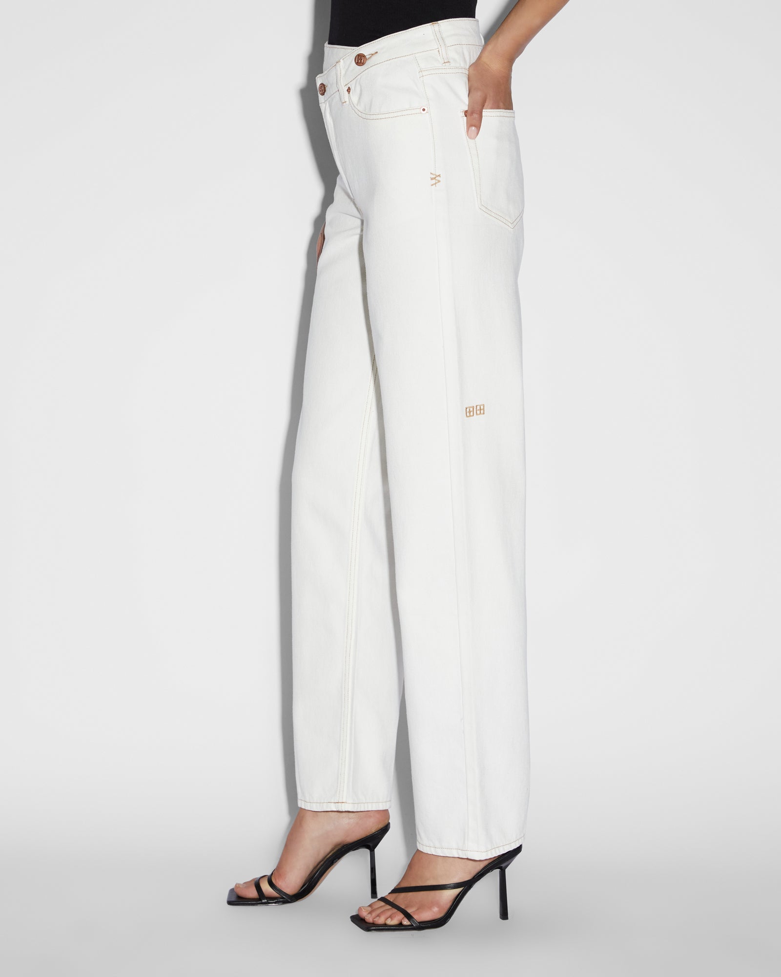 JEAN_RELAXJEANSUGARRUSH_4184_2048x.jpg