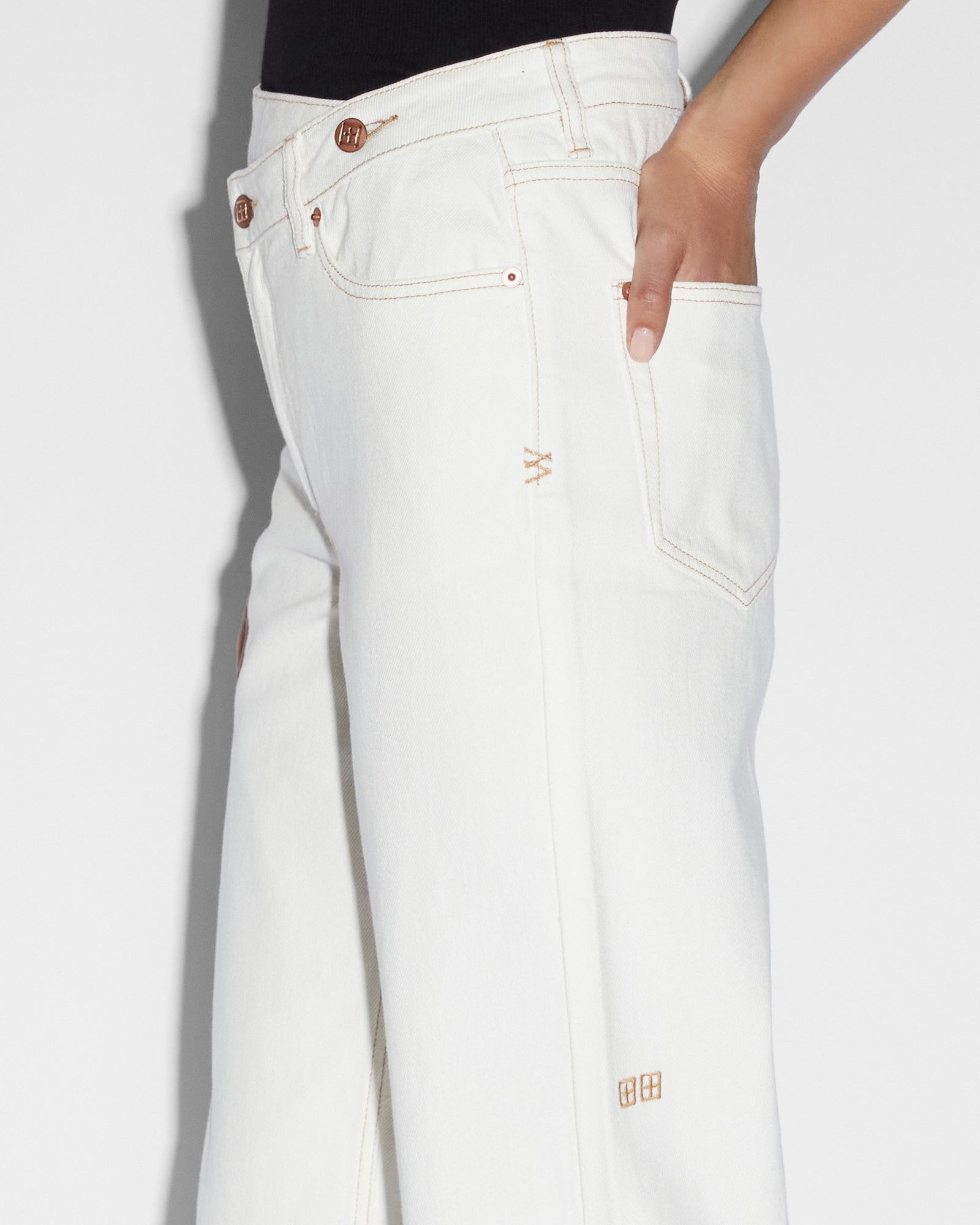 JEAN_RELAXJEANSUGARRUSH_4185_2048x.jpg