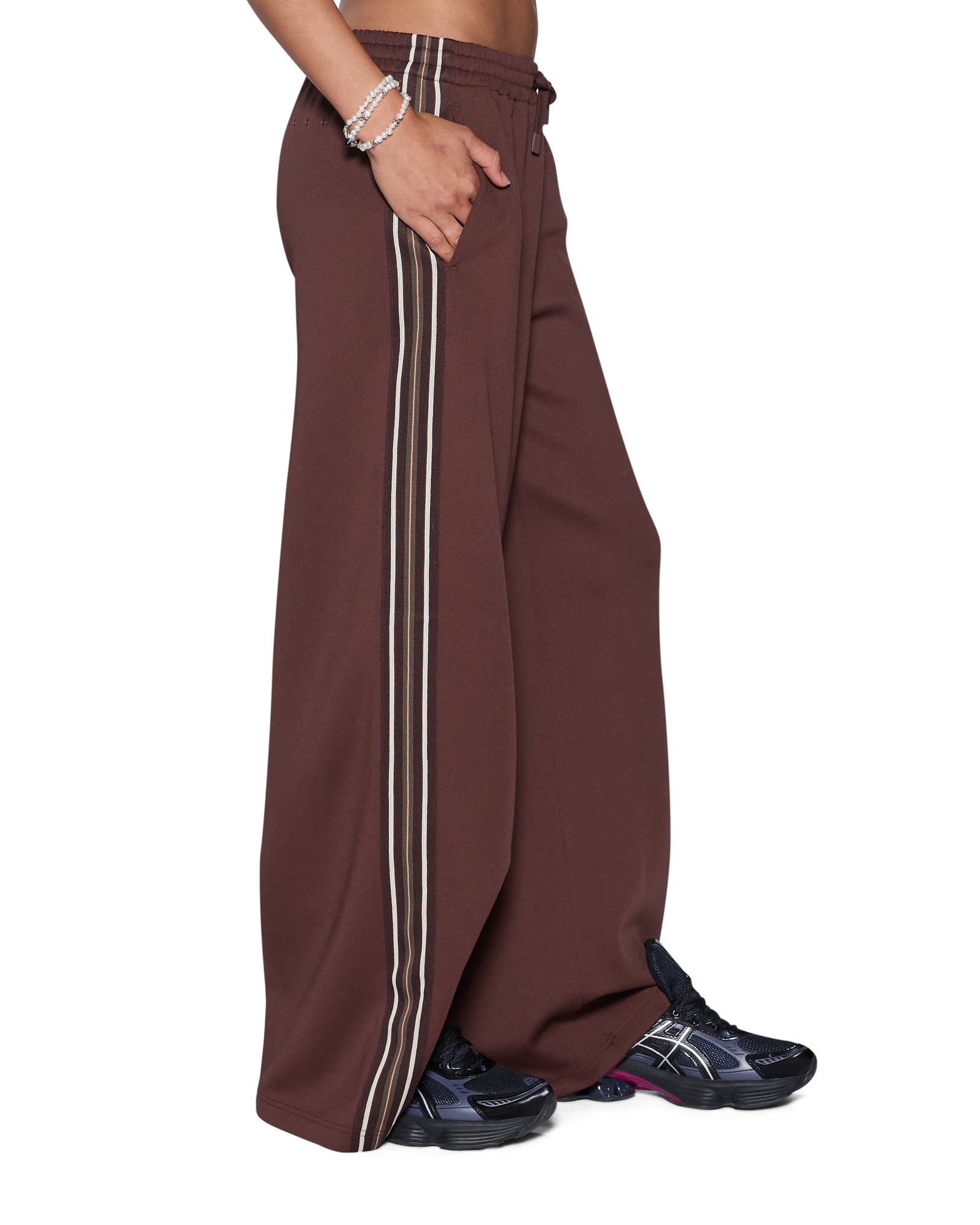 PANTS_ORIGINTRAKPANTMOCHA_880_2048x.jpg