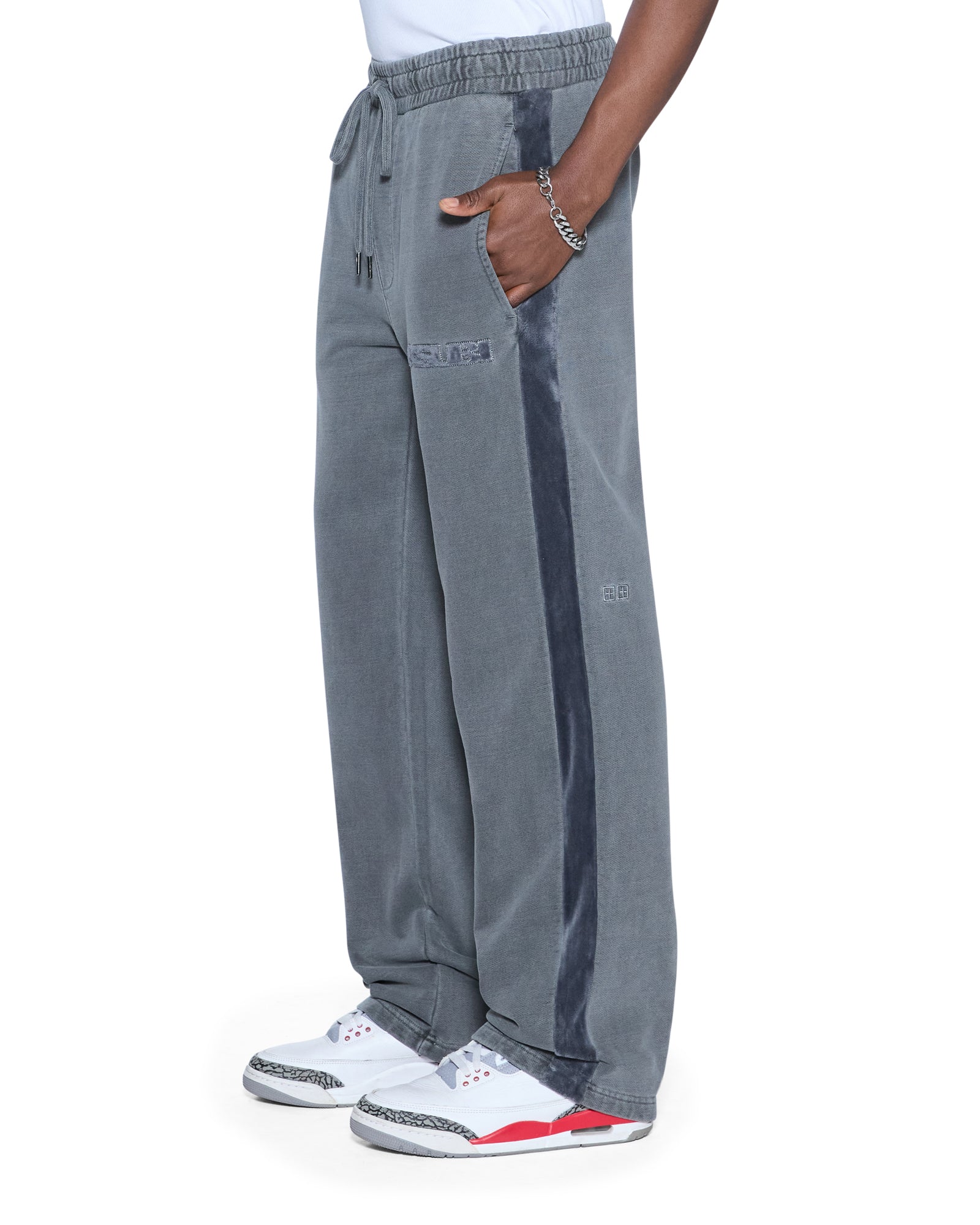 PANT_4X4REVAMPTRAKPANTCHARCOAL_576_2048x.jpg