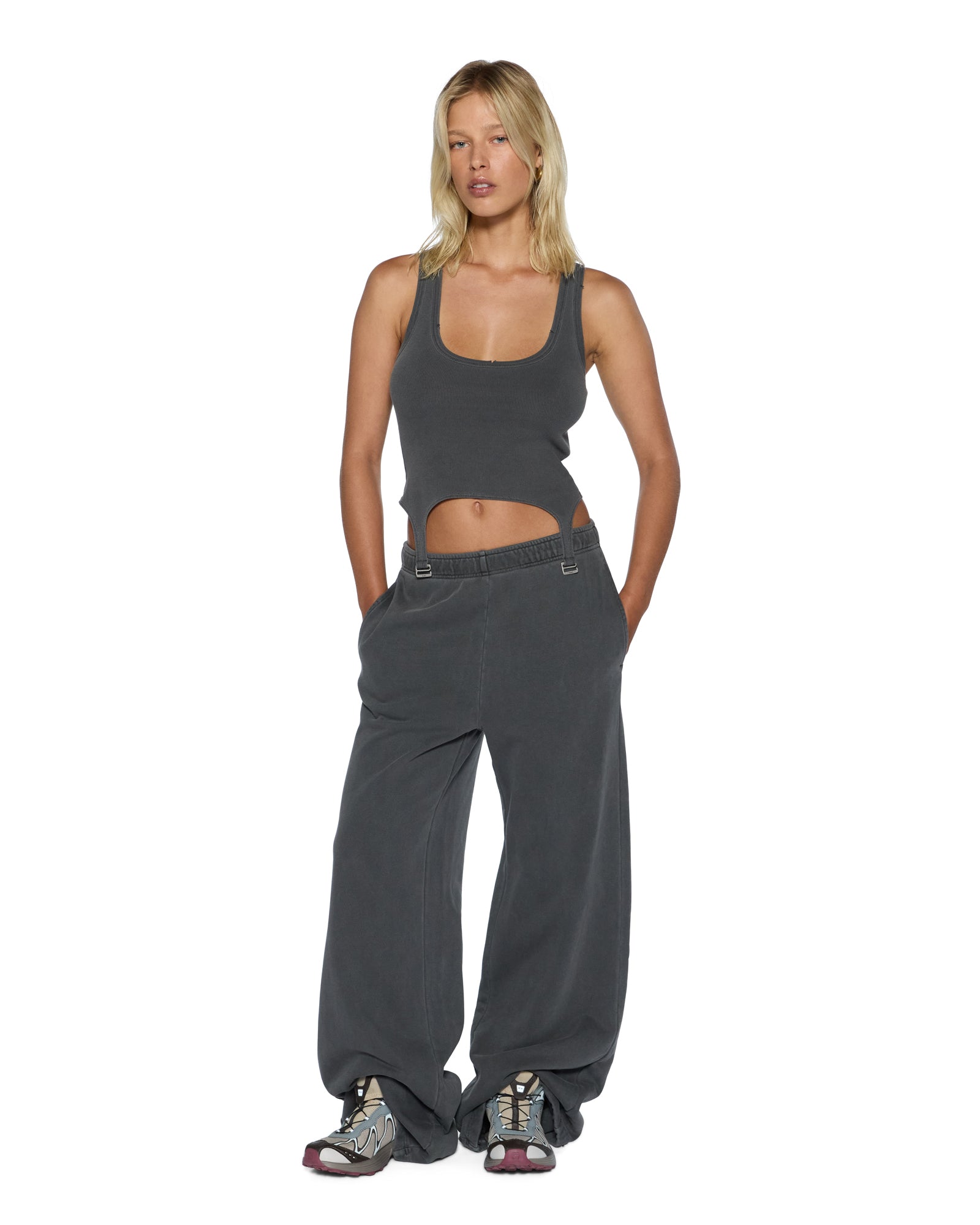 PANT_SOTTORIGINTRAKPANTCHARCOAL_1055_2048x.jpg