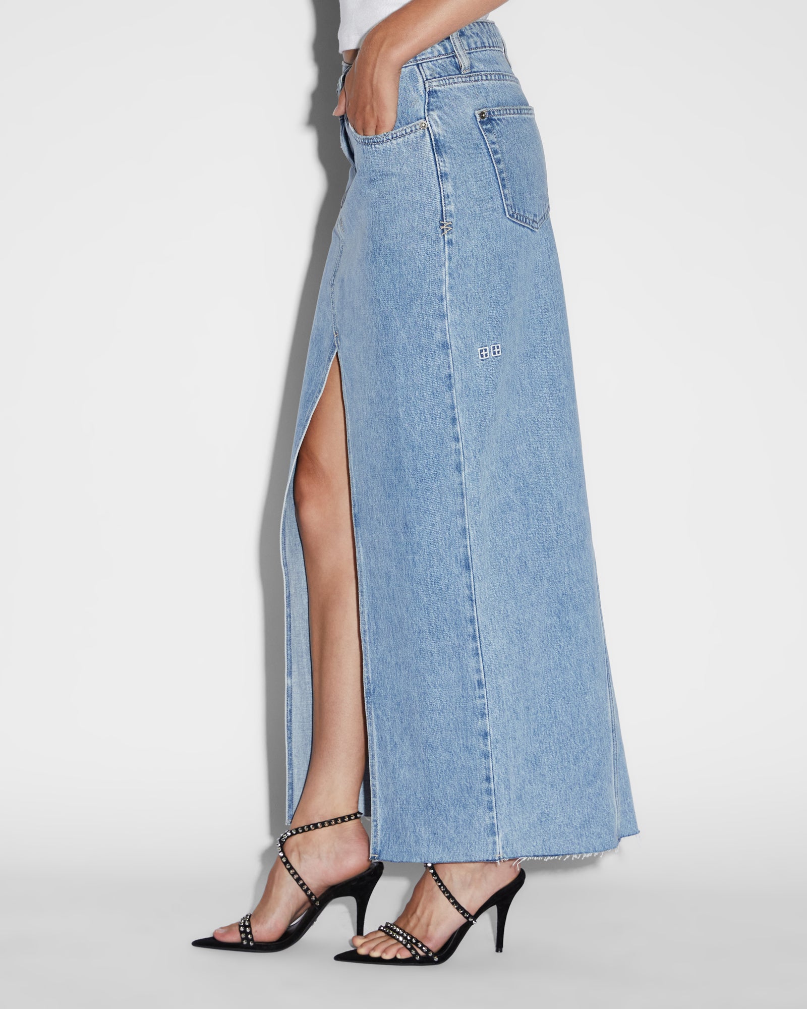 SKIRT_RELAXMAXISKIRTAUTHENTIK_431_2048x.jpg