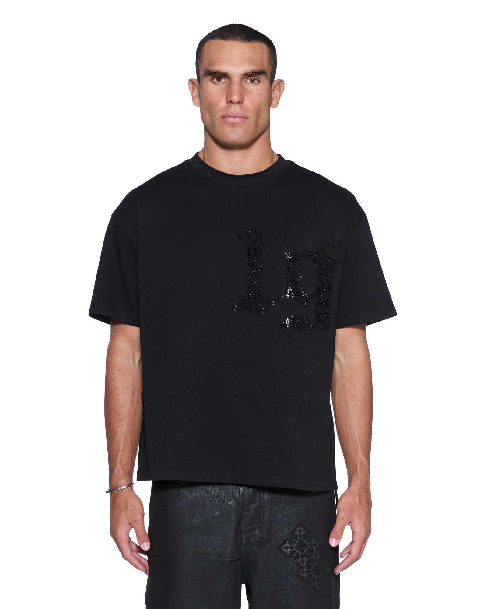 TEES_STARDOMEKCESSSSTEEJETBLACKCRYSTAL_470_2048x.jpg