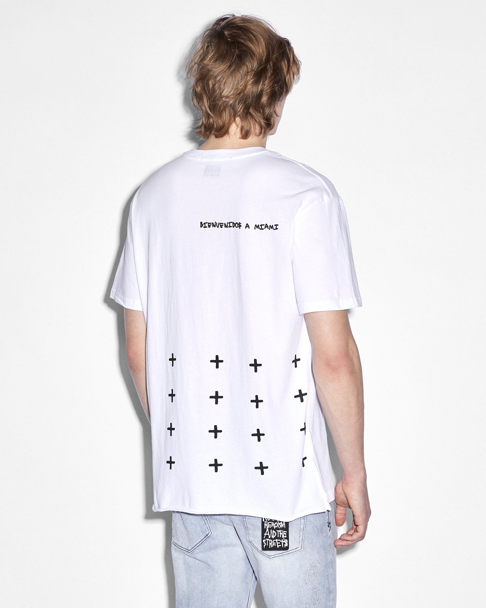 TEE_MIAMI4X4BIGGIETEEWHITE_4385_2048x.jpg