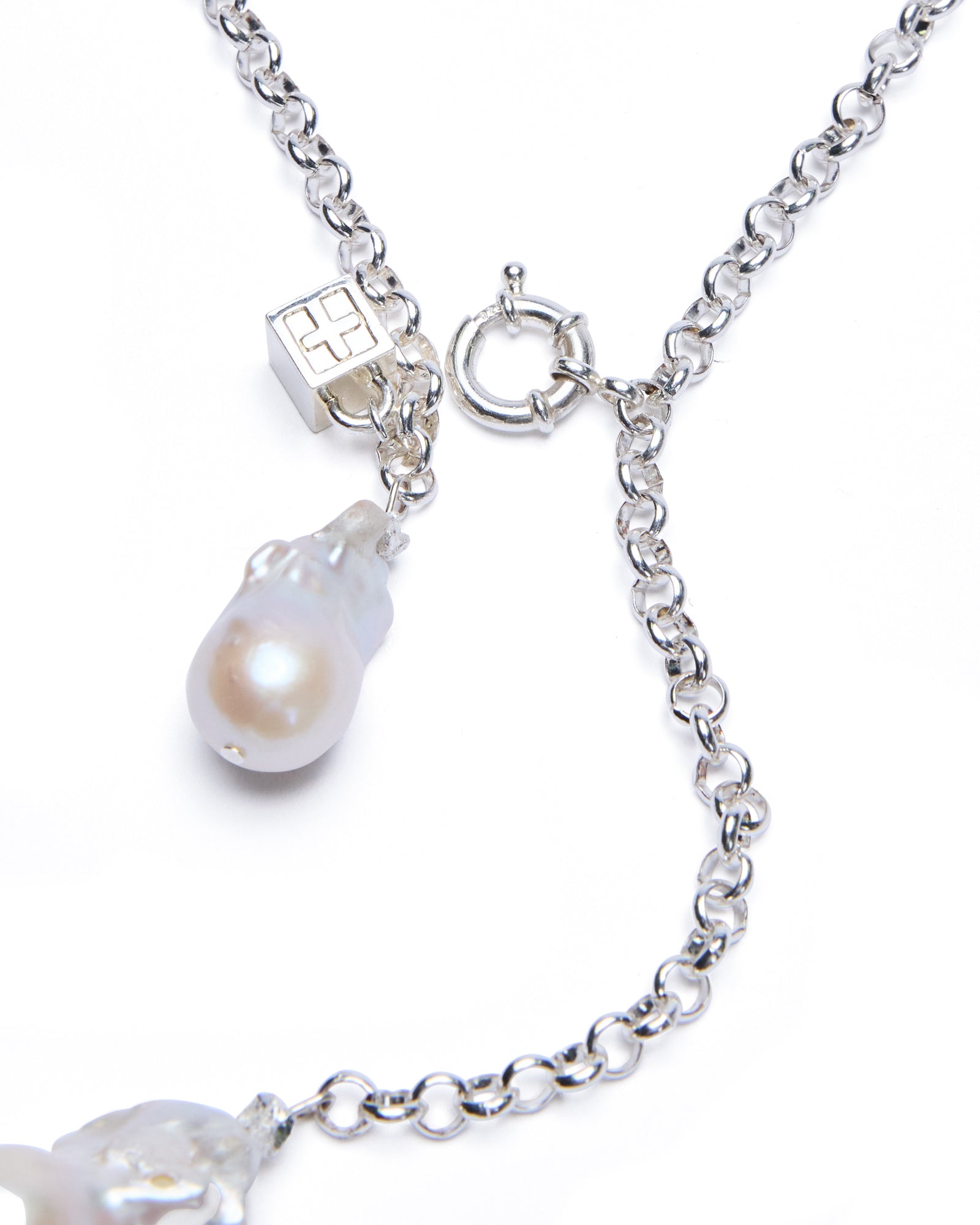 TWINZPEARLNECKLACESILVER_084_2048x.jpg